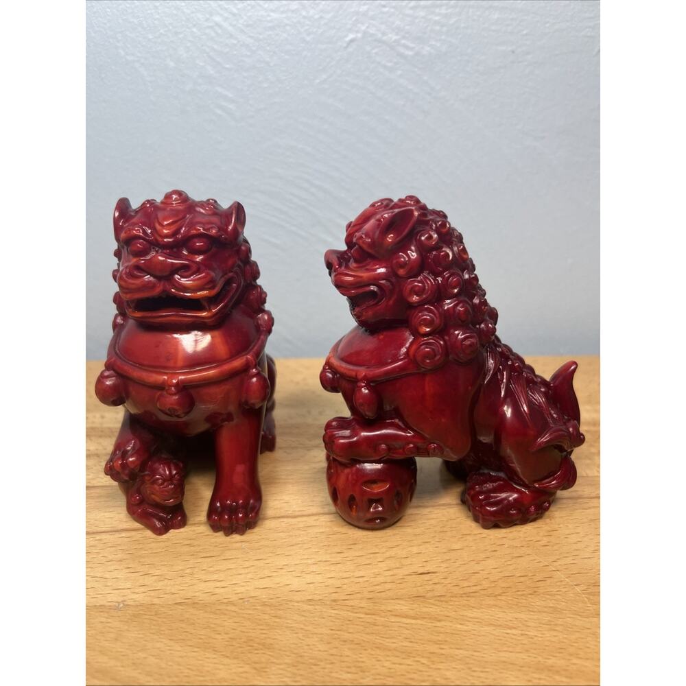 Vtg Pair of Red Cinnabar Style Foo Dogs Chinese Guardian Lion Statues Orient